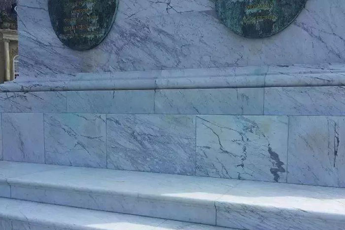 ��ɫ����ʯ���Ƶ��ⲿԵ��ԭ������Щ��