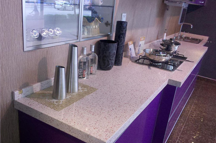 石英石板材的耐几多度高温呢?