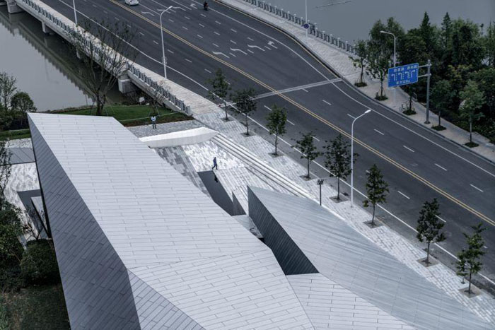 ʯ��Ļǽ��������֮��ľ����Ǽ���?